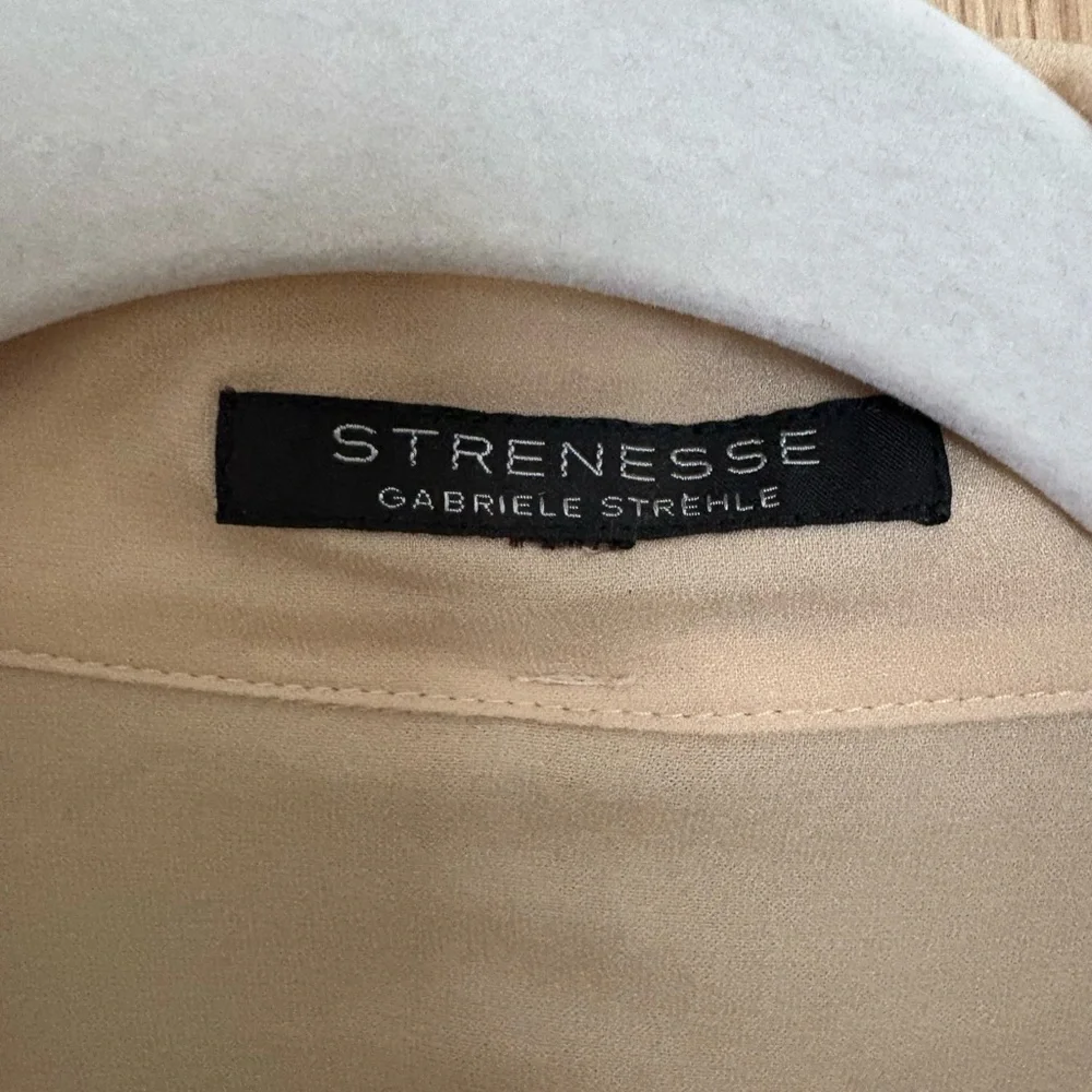 Women's Strenesse by Gabriele Strehle Button Down Silk Blouse - Size 6 - Picture 6 of 8
